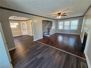Building Photo - 1405 Villa Dr