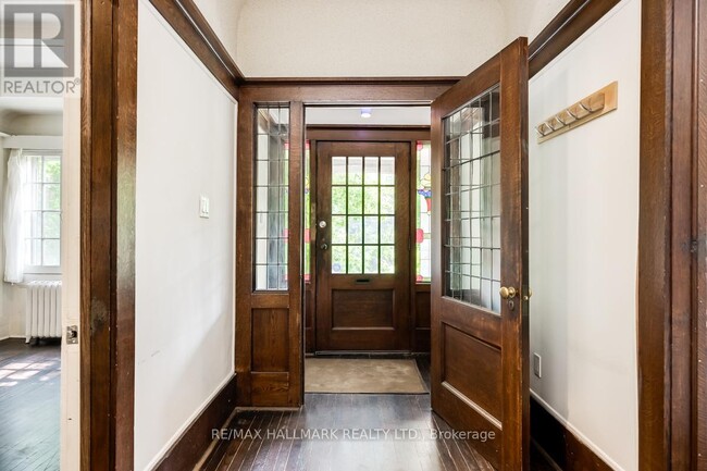 Building Photo - 483 Parkside Dr