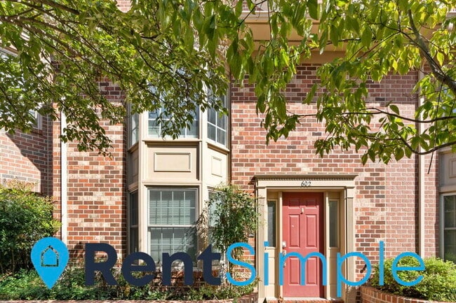 Photo - 602 N Tazewell St Townhome