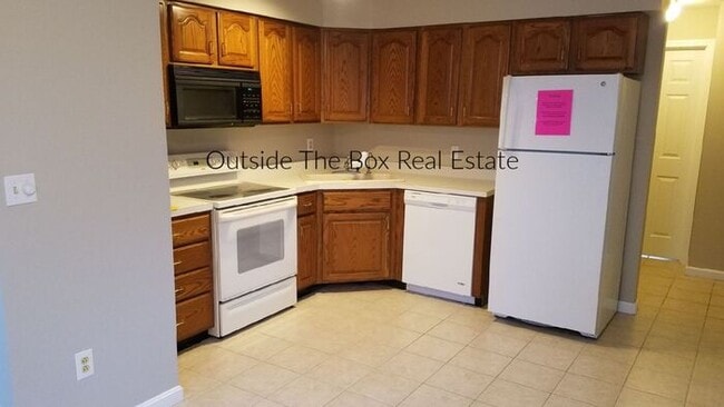 Building Photo - Three Bedroom Ranch in Kettering!