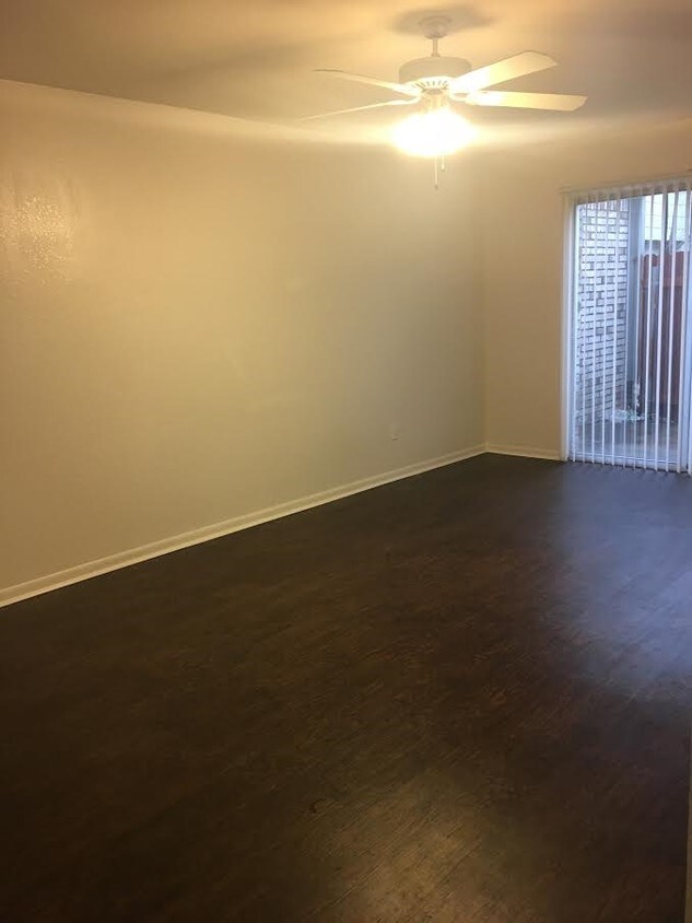 Foto principal - 5801 Edmond Ave