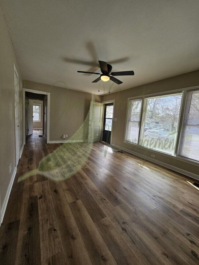 Foto del edificio - BEAUTIFUL FLOORING!!!