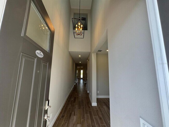 Foto del edificio - 16405 Silver Brk Wy