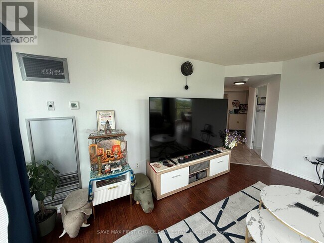 Photo du bâtiment - 2177-2177 Burnhamthorpe Rd W