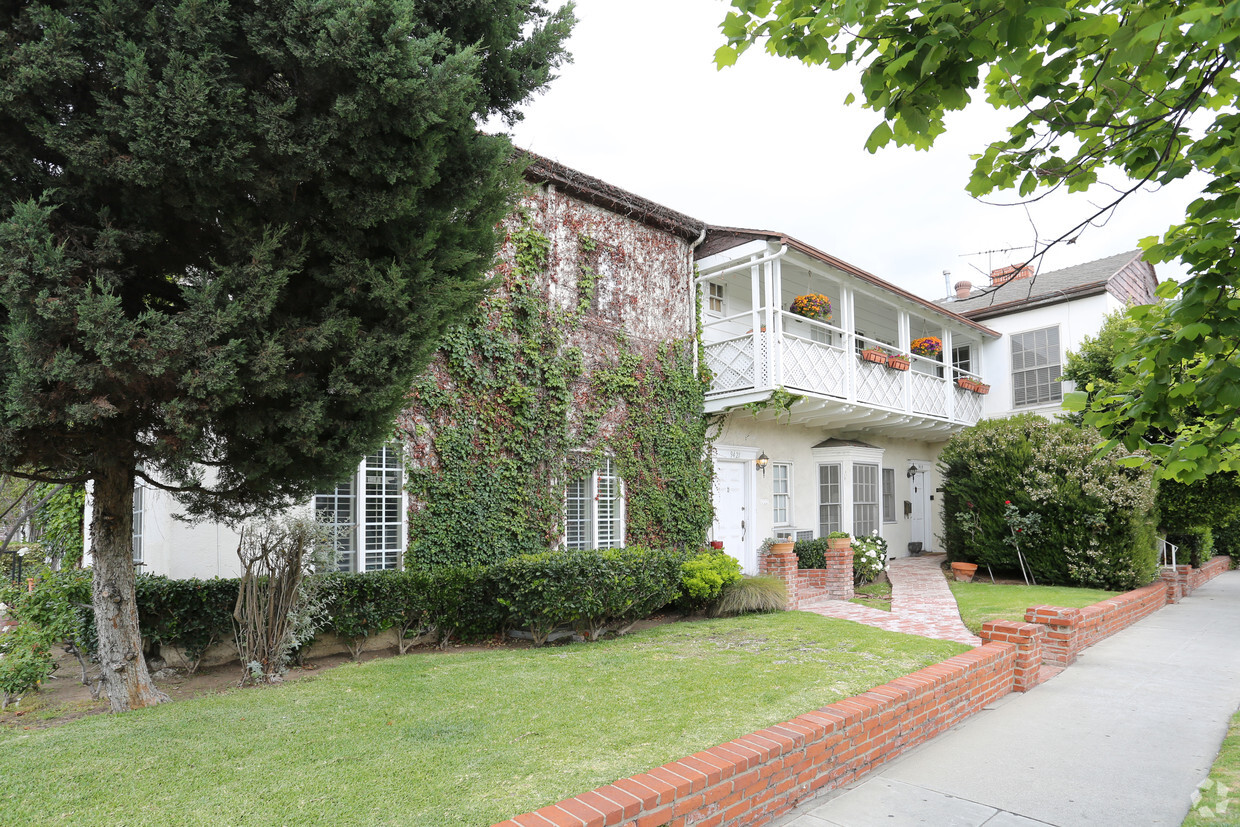 Primary Photo - 156 S Reeves Dr
