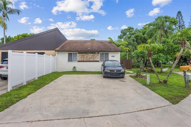 Foto del edificio - 4505 NW 3rd Dr