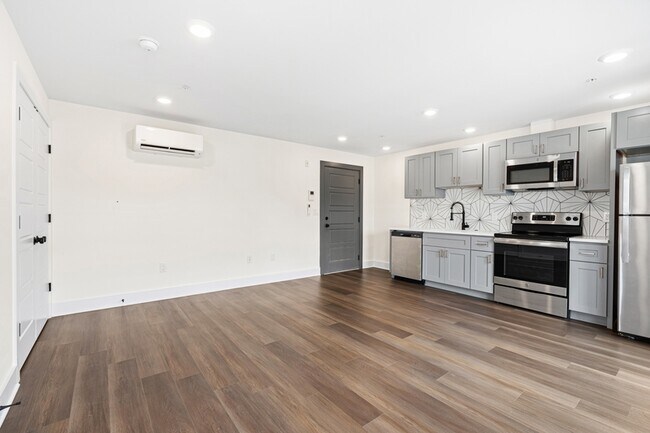 Foto del edificio - 7620 Ridge Ave