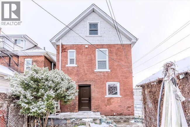 Building Photo - 9 Stirton St