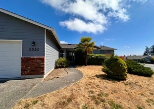 Building Photo - 1331 SW Harbor Vista Cir