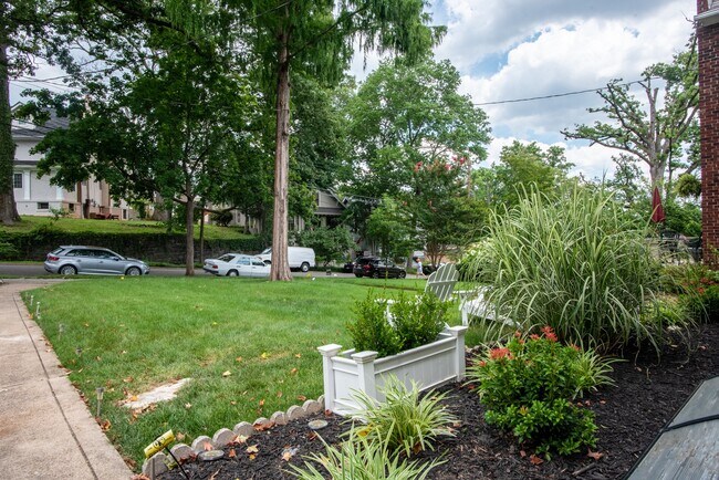 Foto del edificio - 1416 Ingraham St NW