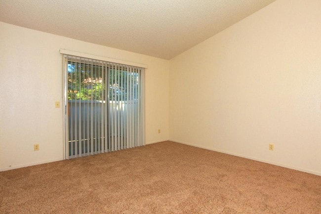 Foto del edificio - Bear Creek Park & Creekside Apartments