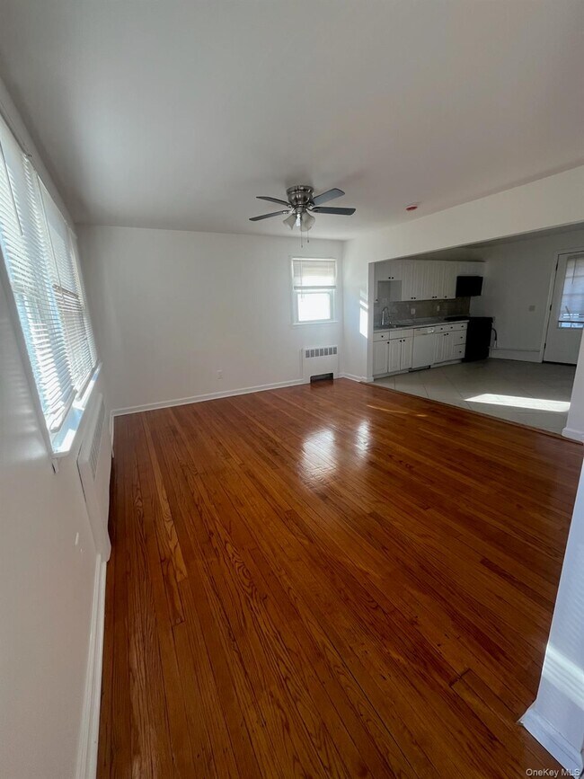 Foto del edificio - 117 Blydenburgh Ave