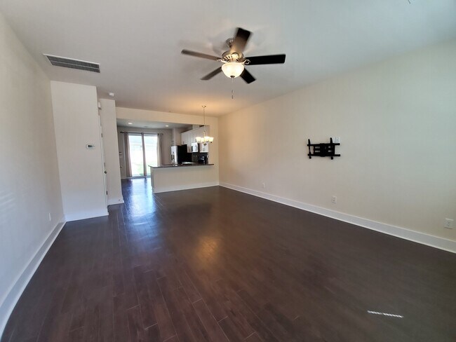 Foto del edificio - Beautiful townhouse close to uptown