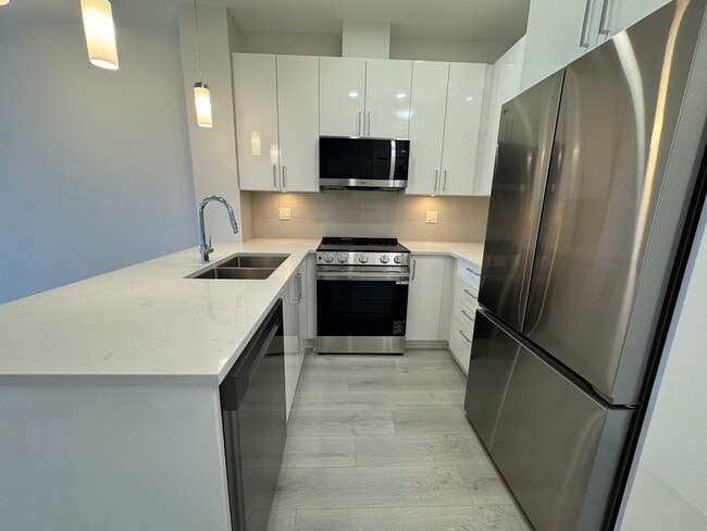 Building Photo - 33886-33886 Pine St