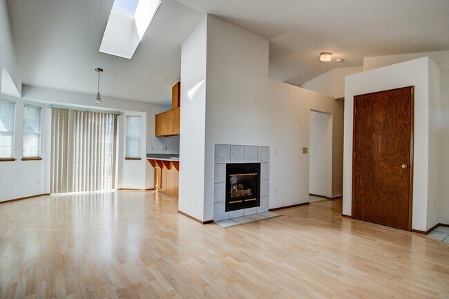 Foto del edificio - Three-Bedroom 2 bath off Ft. Nugent Rd.