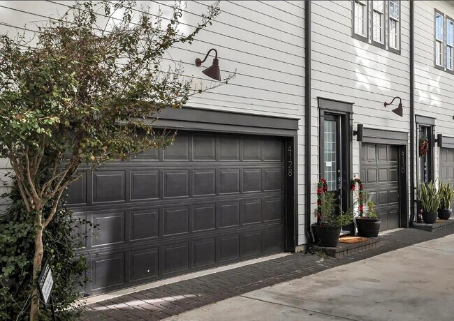 Foto del edificio - 4128 Willowbend Blvd