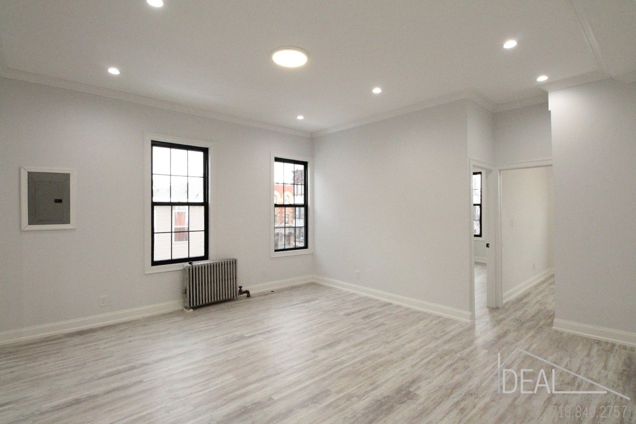 Primary Photo - 1380 Dekalb Ave