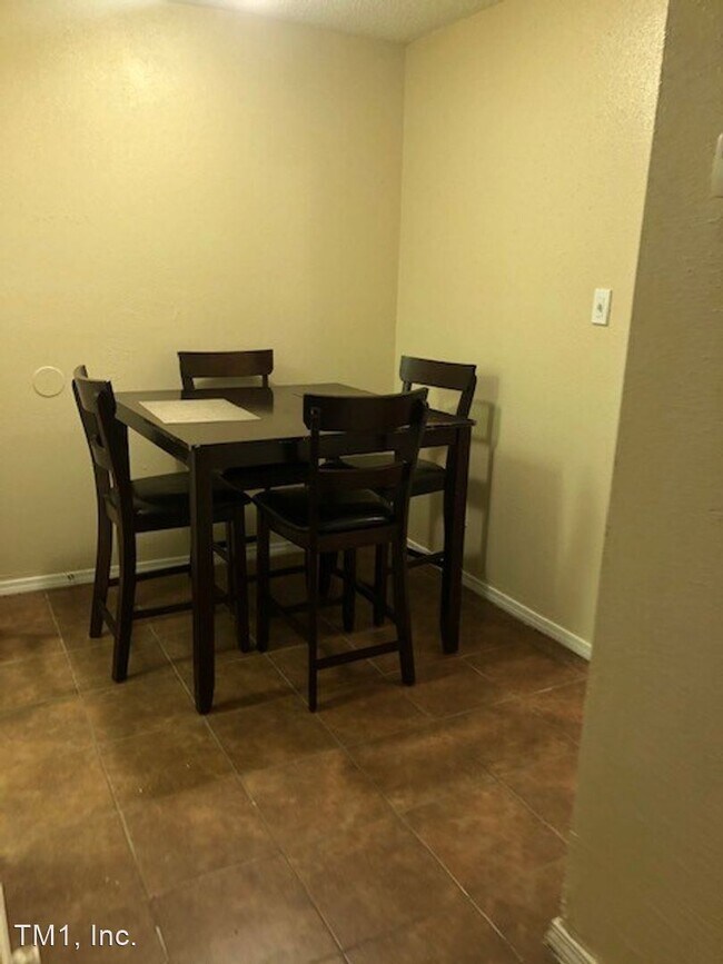 Foto del edificio - 1700 Baywood Dr