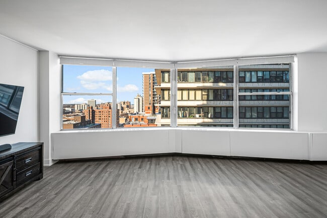 Building Photo - 5757 N Sheridan Rd