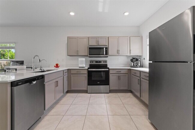 Foto del edificio - 377 E Palm Dr