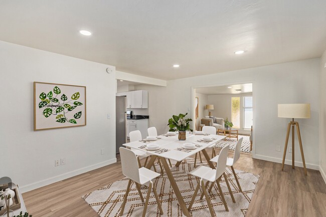 Foto del edificio - Renovated Large 2 bed | 1 bath - Close to ...