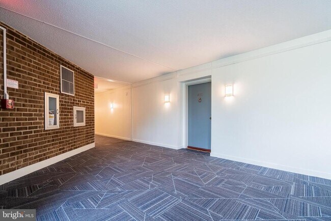 Foto del edificio - 805 N Howard St