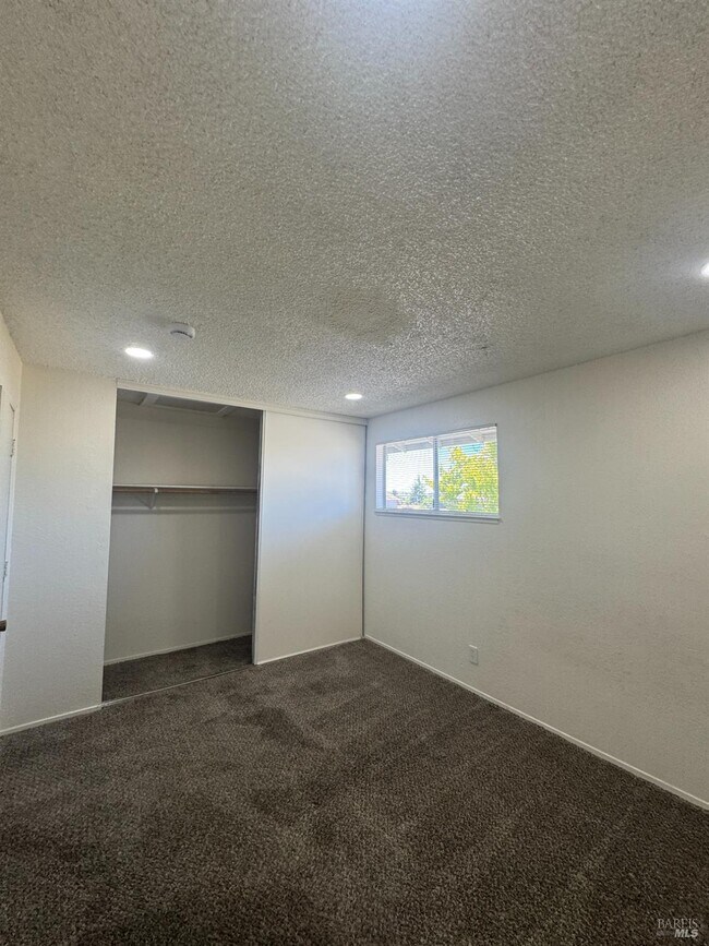 Building Photo - 118 Yorkshire Ct