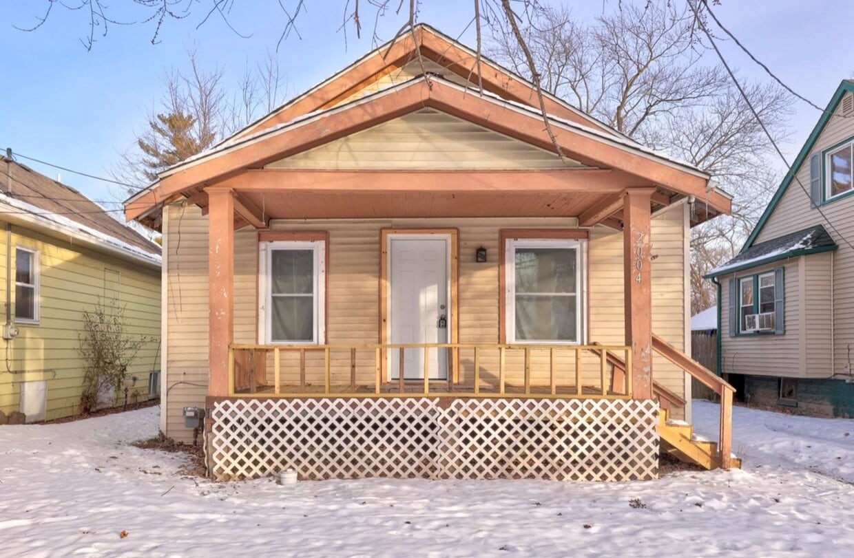 Foto principal - For Rent – Updated 2 Bedroom, 1 Bath Home