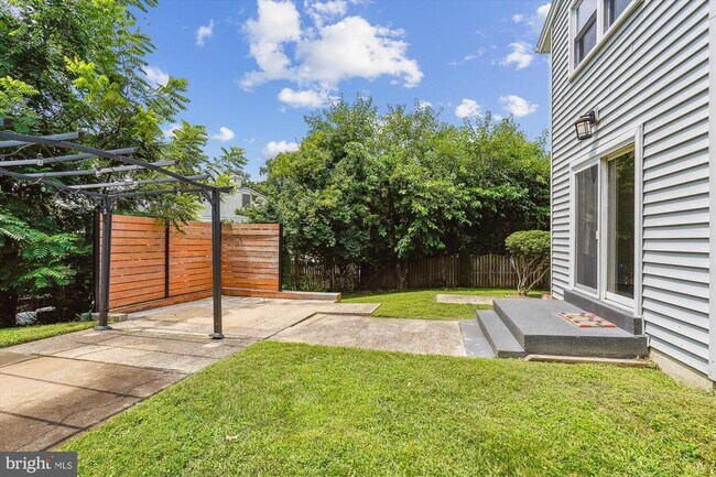 Foto del edificio - 8411 Berea Ct