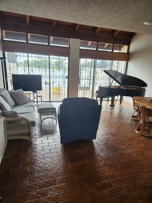 Living area - 1120 SW 131st Place Cir N