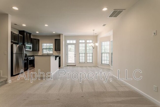 Building Photo - 455 Christiane Way