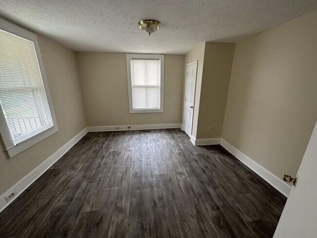 Foto del edificio - 824 Riverview St