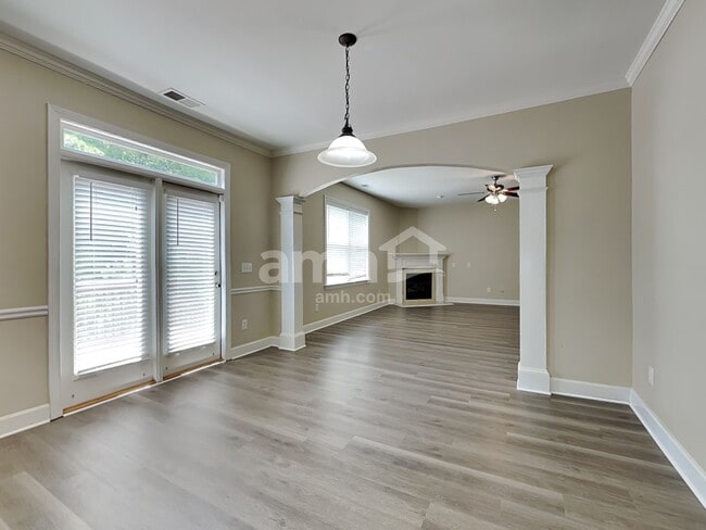 Building Photo - 111 Woodview Ct