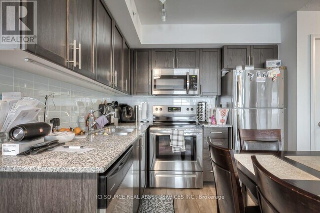Building Photo - 3091-3091 Dufferin St