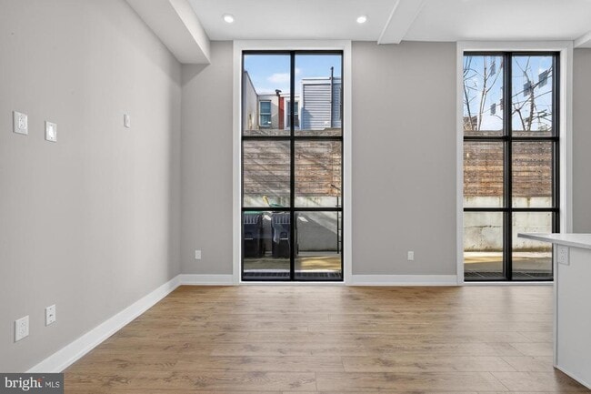 Building Photo - 2034 N Front St