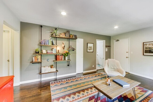 Building Photo - 205 Custer Ave