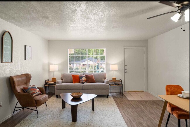 Foto del edificio - Hillside Chateau Apartments