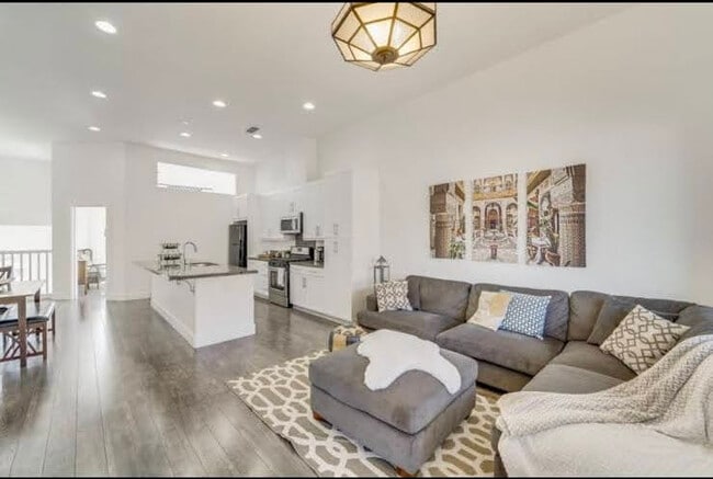 Foto del edificio - 1302 N Capitol Ave
