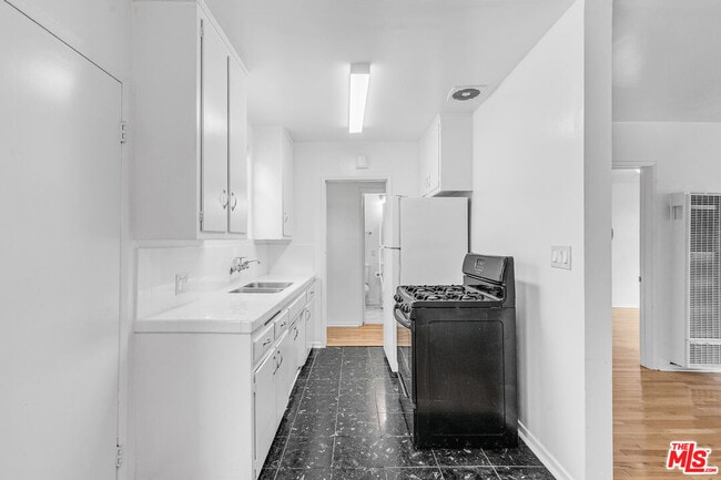 Foto del edificio - 1342 Yale St