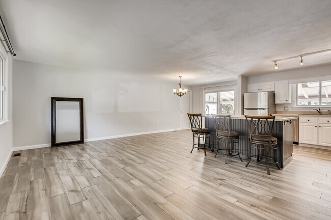 Foto del edificio - 4641 W Tufts Ave