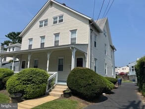 Building Photo - 2313 Jenkintown Rd