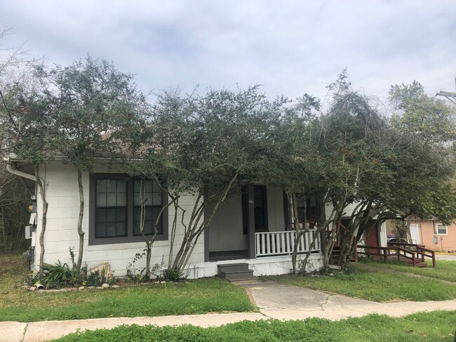 Foto del edificio - Two bedroom Apartment close to SHSU