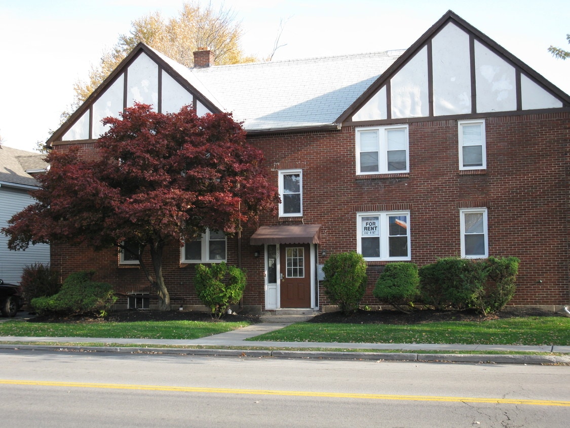 Primary Photo - 657 Englewood Ave