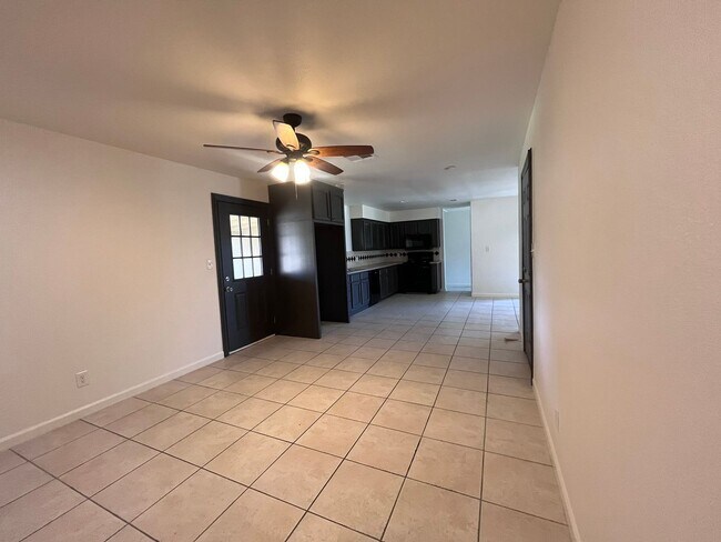 Foto del edificio - 3815  W. CULTER 3 BEDROOM 2 BATHROOM - EST...