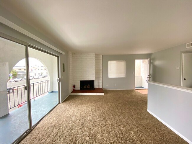 Building Photo - Balboa Peninsula 3 bed / 2 bath Rental