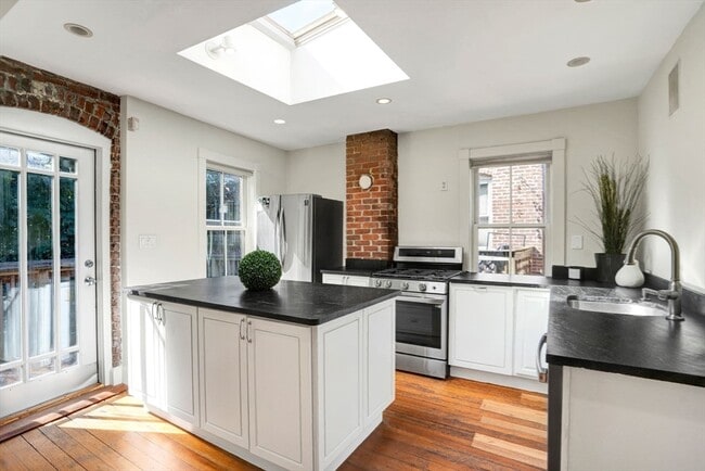 Foto del edificio - 151 Highland St