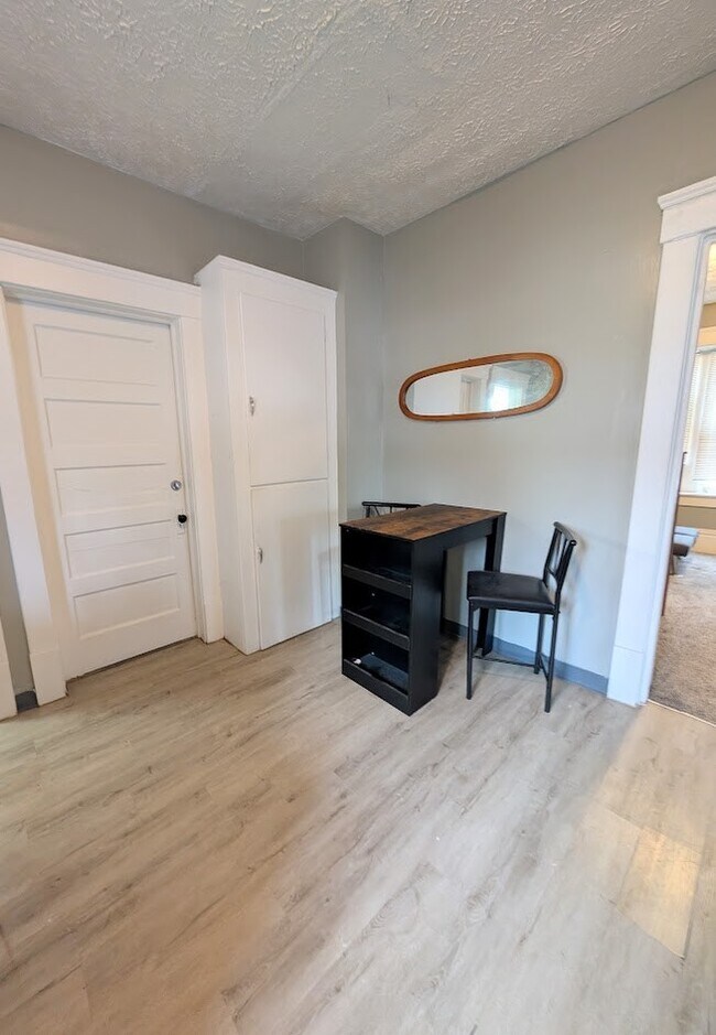 Foto del edificio - 80 Byers Ave