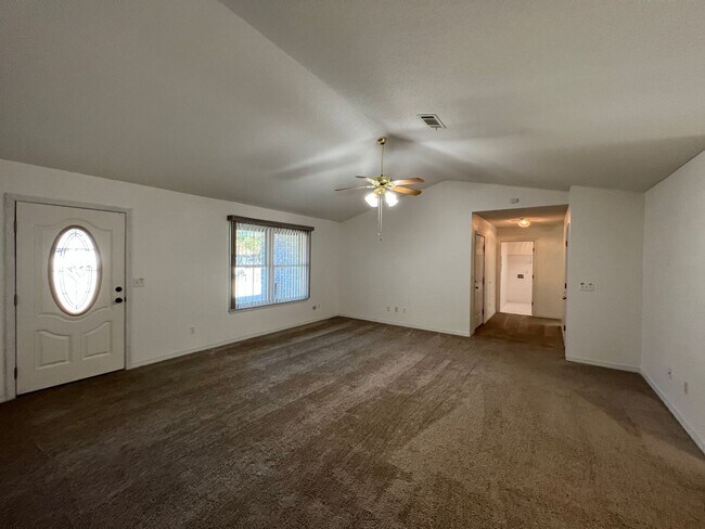 Building Photo - Beautiful 3 Bedroom Home