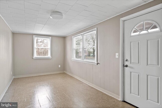 Building Photo - 248 Lincoln Ave