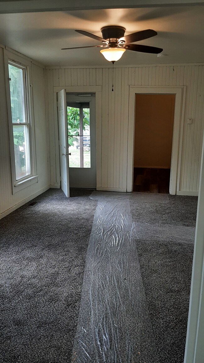 Foto del edificio - 1250 N Jefferson Ave